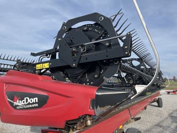 Main image MacDon FD75D