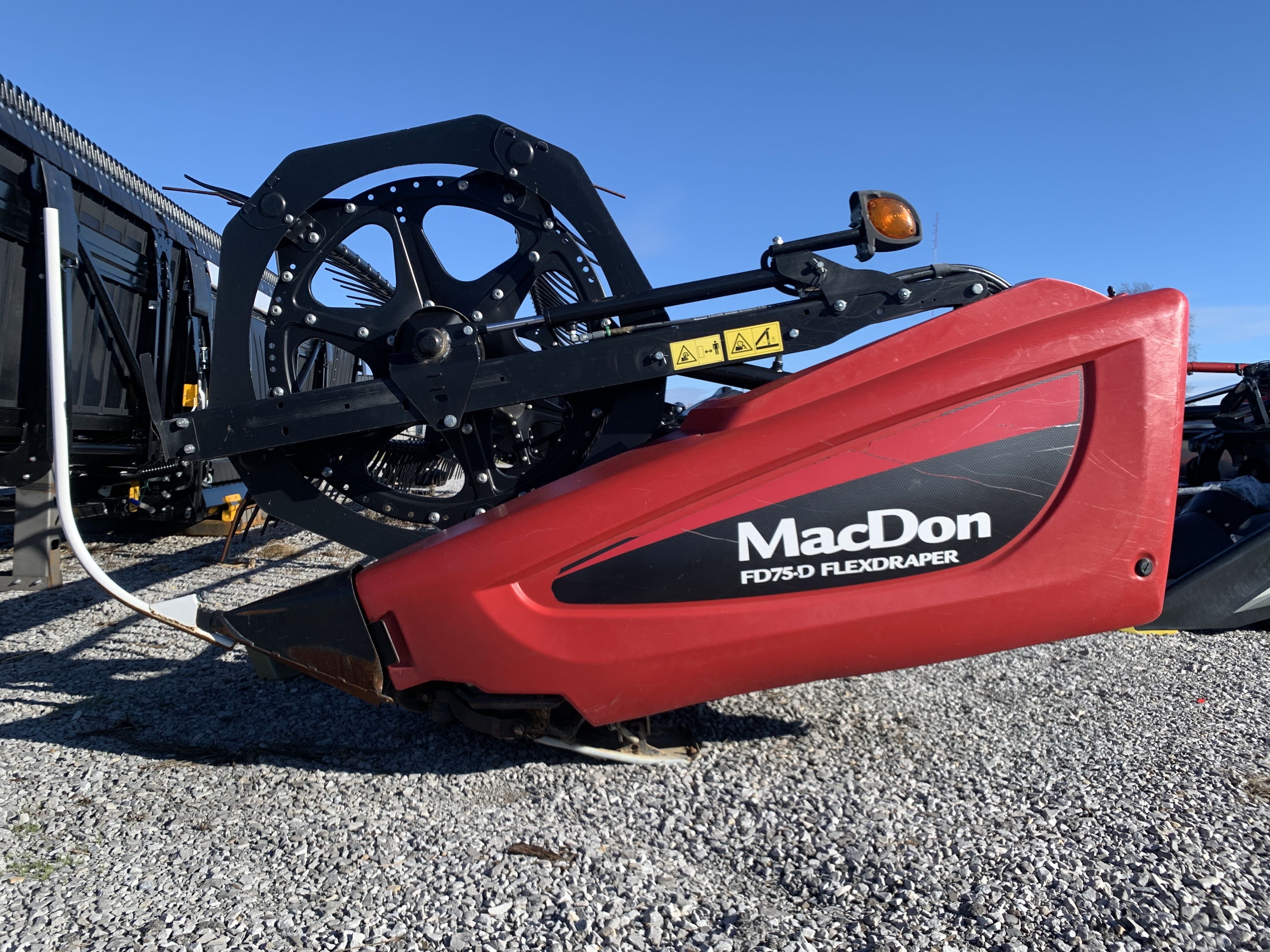 Main image MacDon FD75D