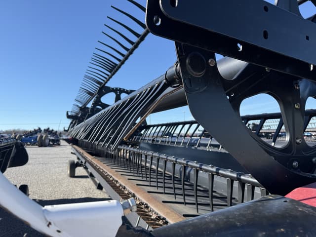 Image of MacDon FD75-40 equipment image 3