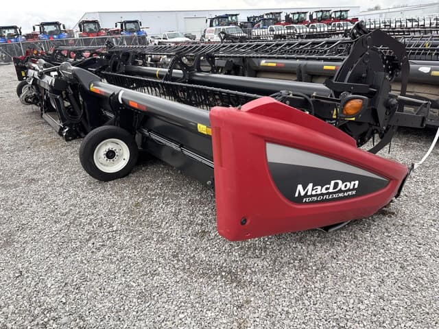 Image of MacDon FD75D equipment image 2