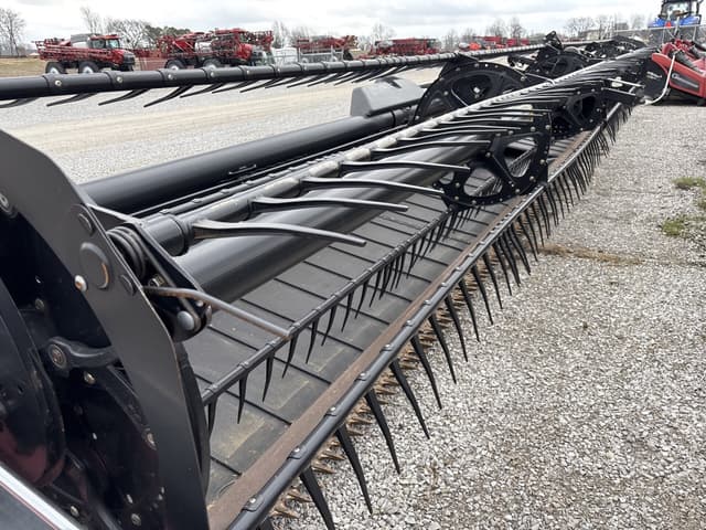 Image of MacDon FD75D equipment image 1