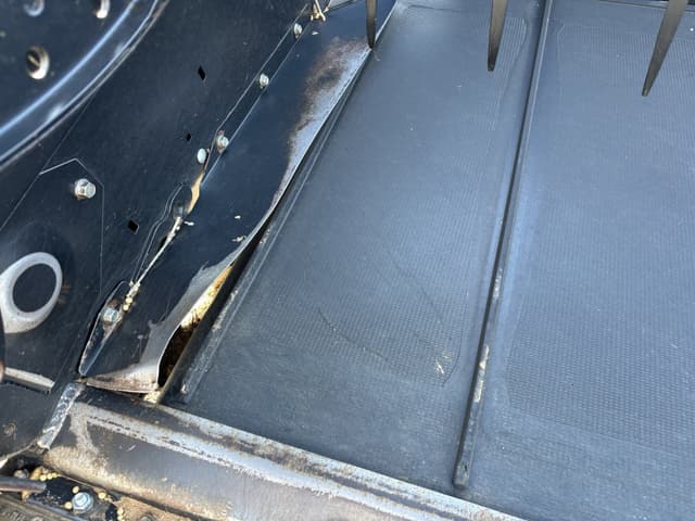 Image of MacDon FD75D equipment image 4