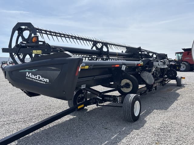 Image of MacDon FD75D equipment image 4