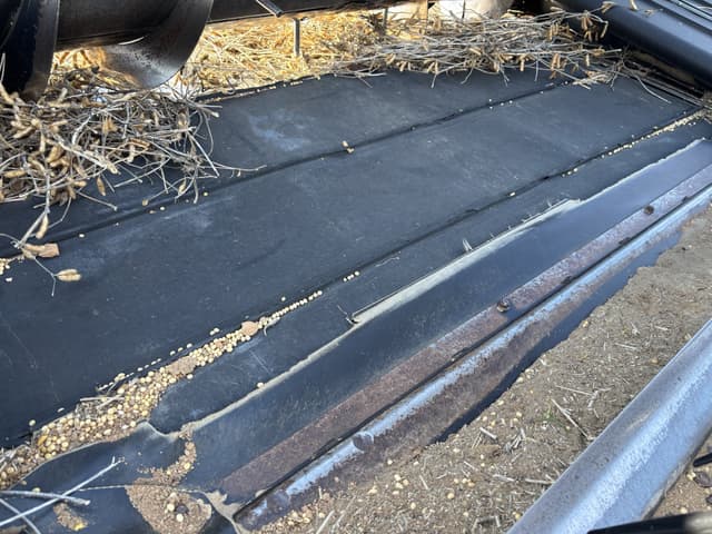 Image of MacDon FD75D equipment image 4