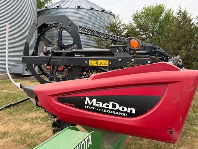 Image of MacDon FD75 equipment image 1
