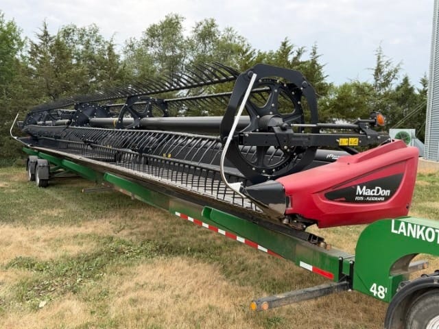 2017 MacDon FD75 Equipment Image0