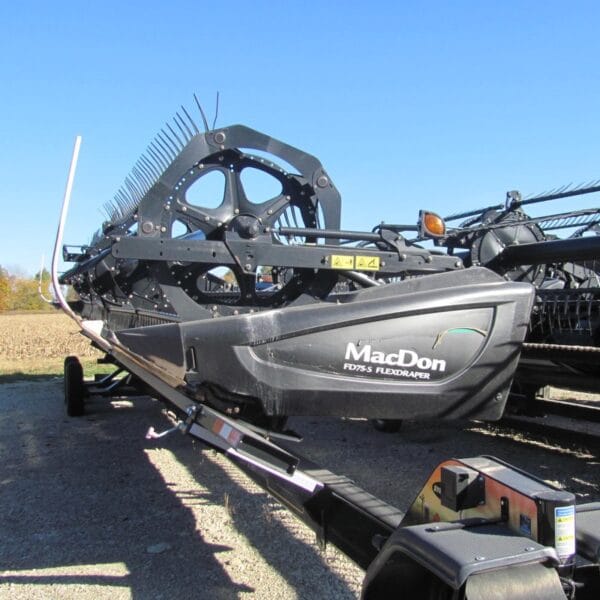 2015 MacDon FD75S Equipment Image0