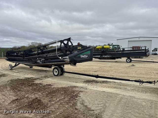 Image of MacDon FD75D equipment image 2