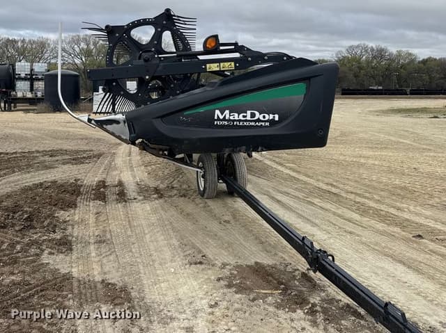Image of MacDon FD75D equipment image 1