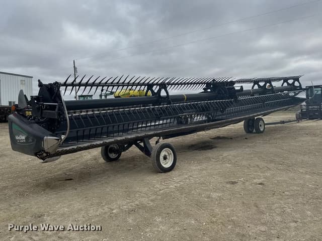 Image of MacDon FD75D equipment image 4