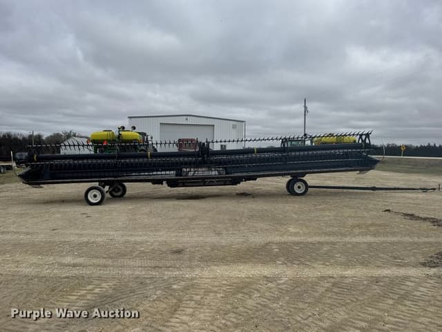 Image of MacDon FD75D equipment image 3