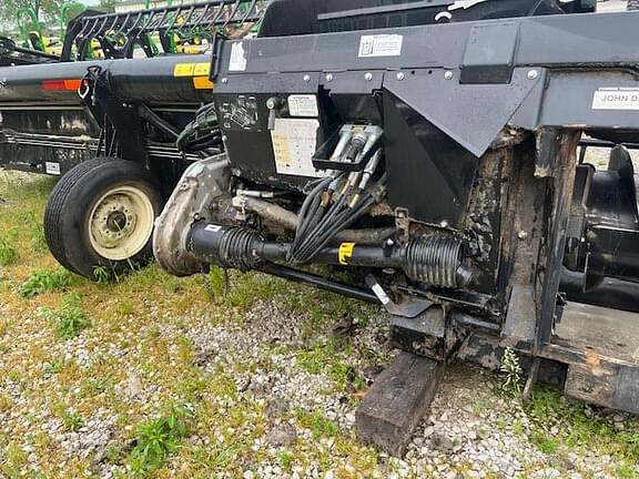 Image of MacDon FD75S equipment image 3