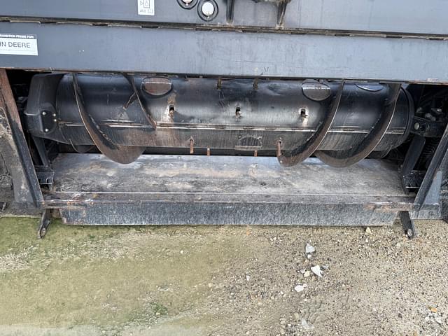 Image of MacDon FD75S equipment image 3