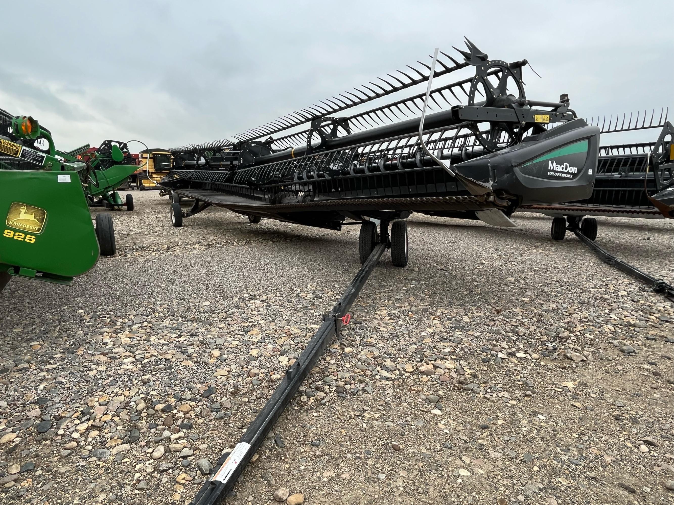 Main image MacDon FD75D