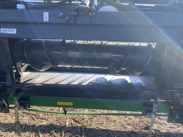 Image of MacDon FD75S equipment image 4