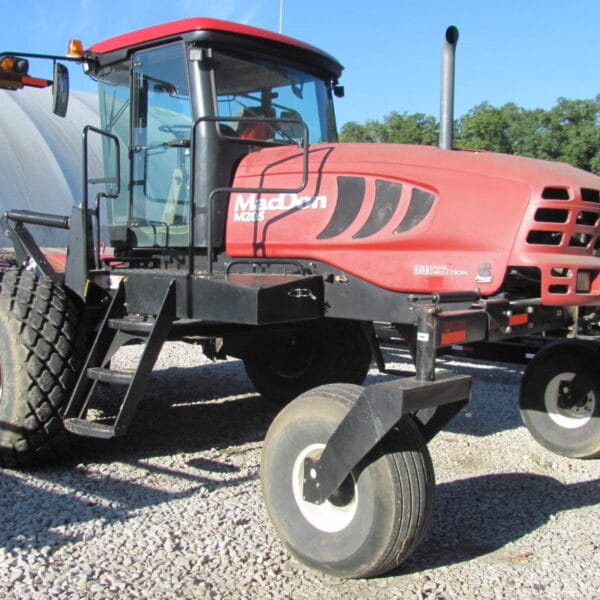 2012 MacDon M205 Equipment Image0