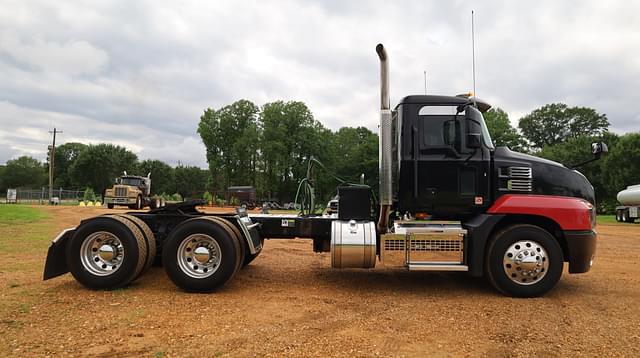 Image of Mack AN64T equipment image 2