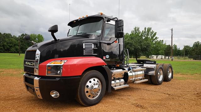 Image of Mack AN64T equipment image 1