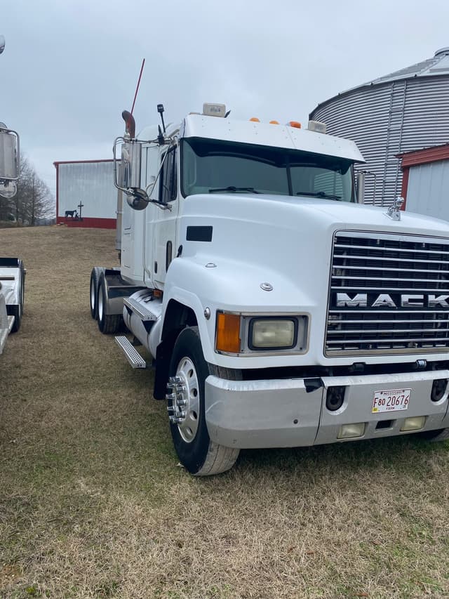 Image of Mack CH613 equipment image 2