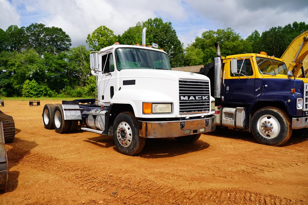 Image of Mack CH613 Primary image
