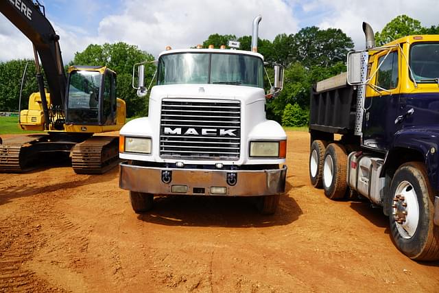Image of Mack CH613 equipment image 2