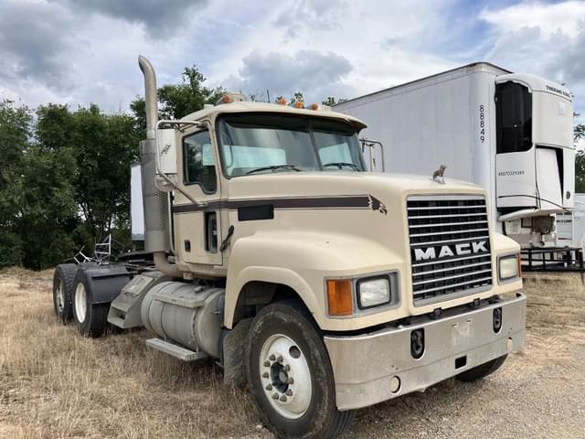 Image of Mack CH613 equipment image 1