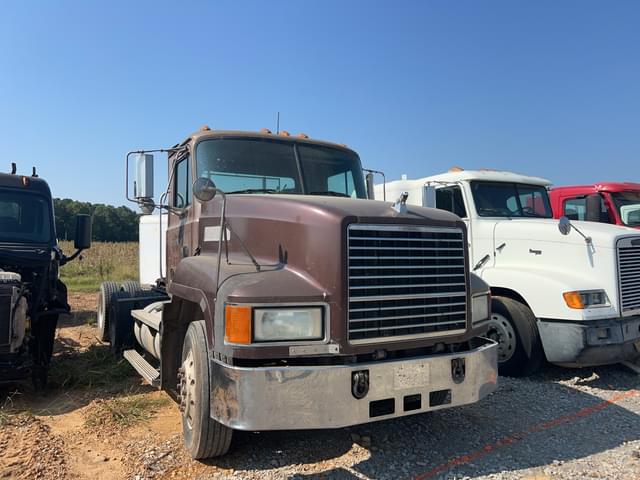 Image of Mack CH613 equipment image 4