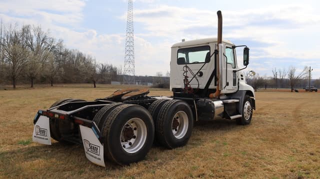 Image of Mack CXU613 equipment image 4