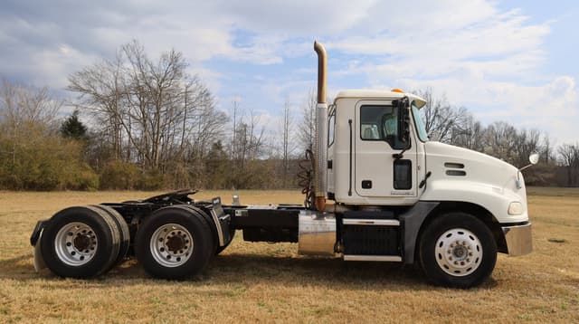 Image of Mack CXU613 equipment image 3