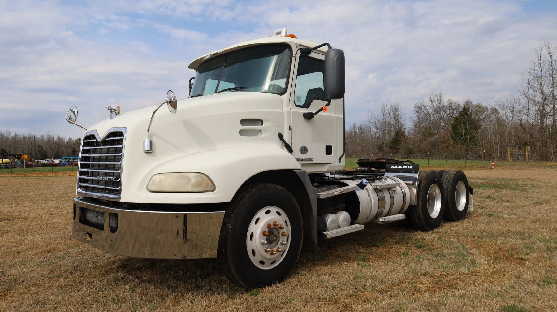 Mack CXU613 Equipment Image0