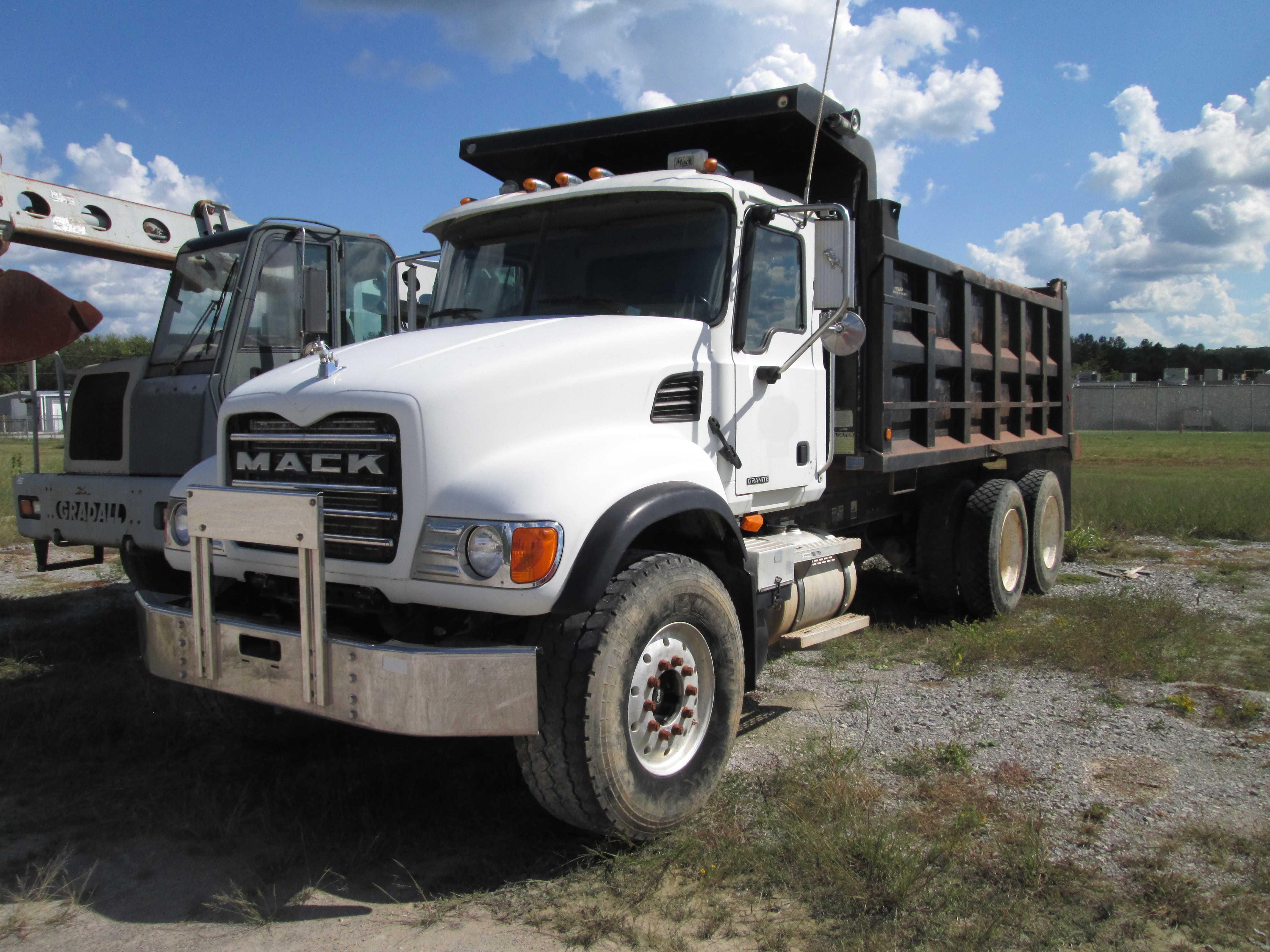 Main image Mack Granite