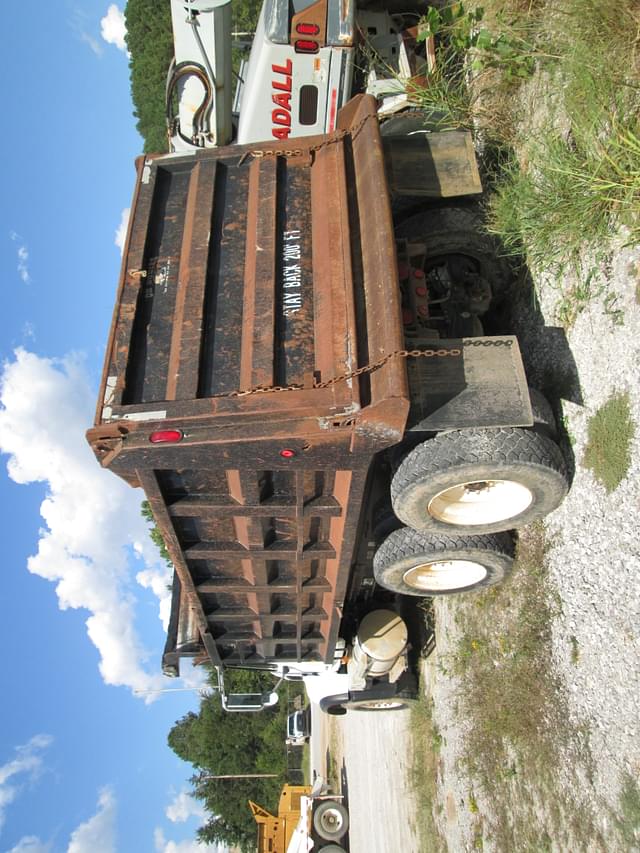 Image of Mack Granite equipment image 3