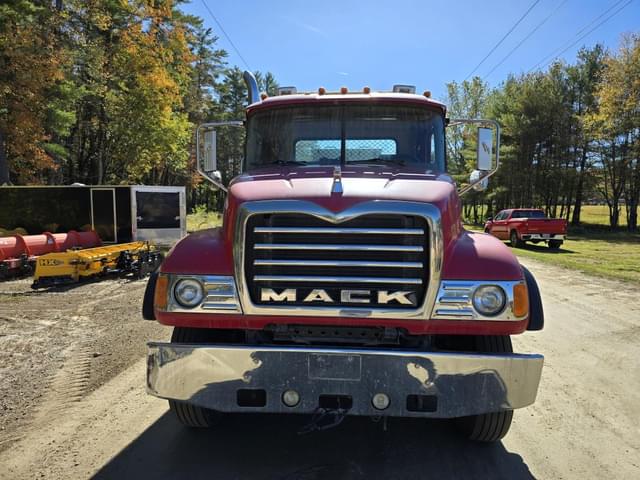 Image of Mack CV713 equipment image 1