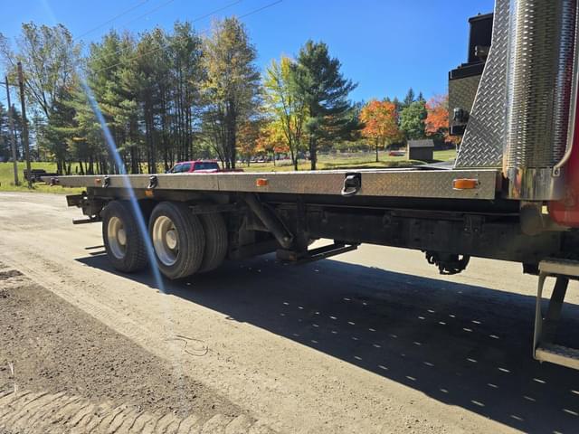 Image of Mack CV713 equipment image 4