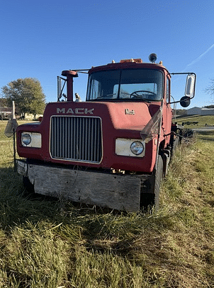 Image of Mack DM600 equipment image 3