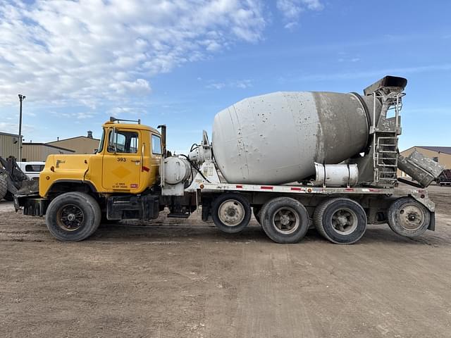 Image of Mack DM690S equipment image 1