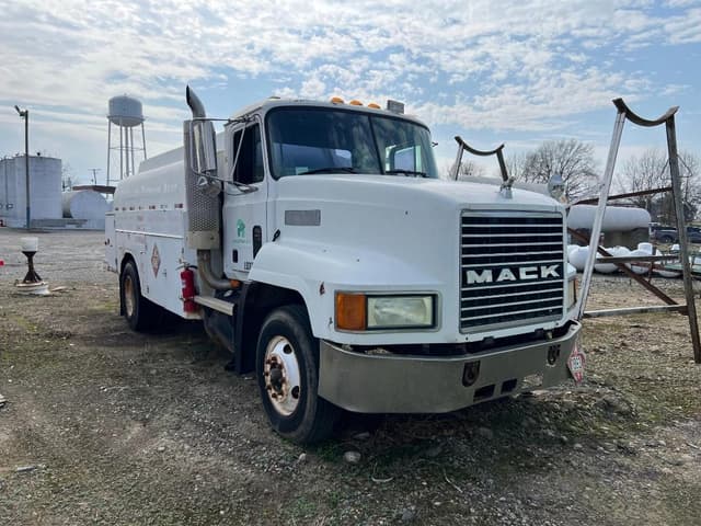 Image of Mack CH613 equipment image 2