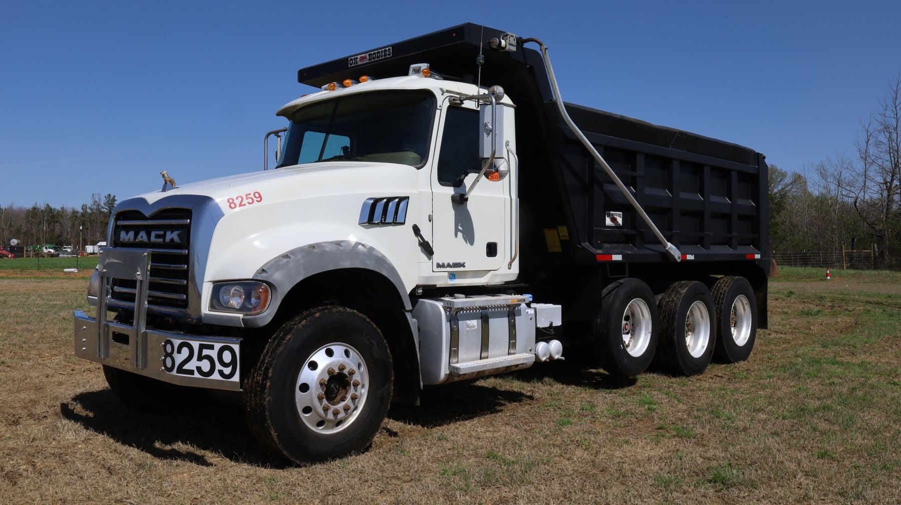 2017 Mack GU713 Equipment Image0