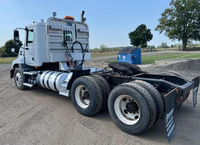 Image of Mack CXU613 equipment image 2