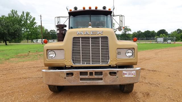 Image of Mack R688ST equipment image 1