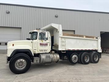 Main image Mack RD688S