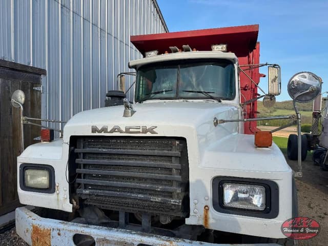 Image of Mack RD688S equipment image 2