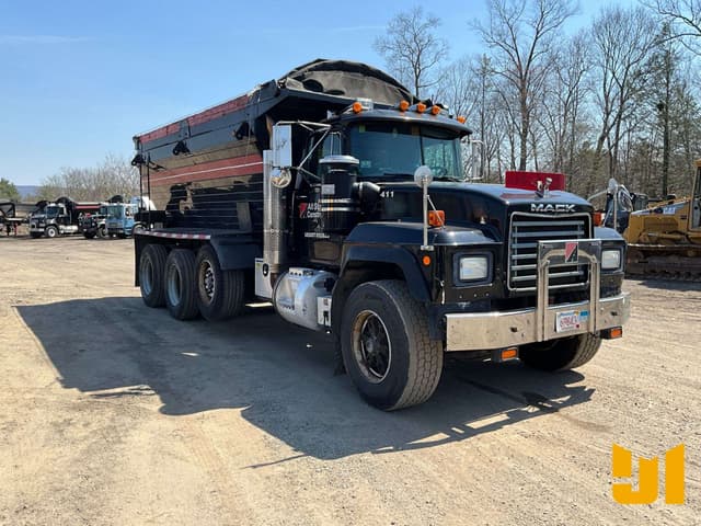 Image of Mack RD688S equipment image 2