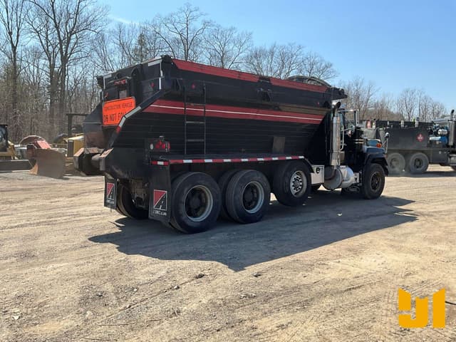 Image of Mack RD688S equipment image 4