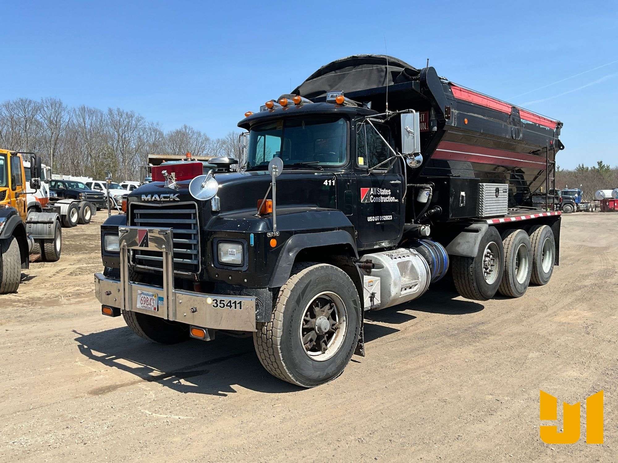 Mack RD688S Equipment Image0