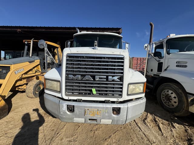 Image of Mack CH613 equipment image 3