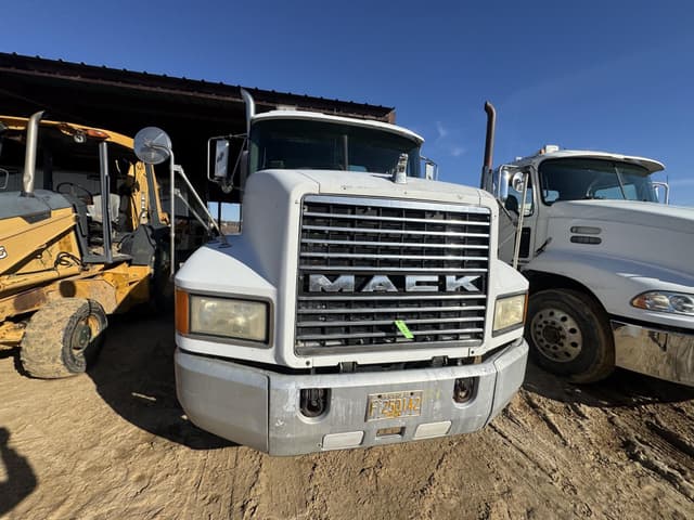 Image of Mack CH613 equipment image 4