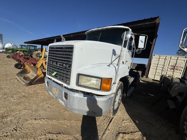 Image of Mack CH613 equipment image 2