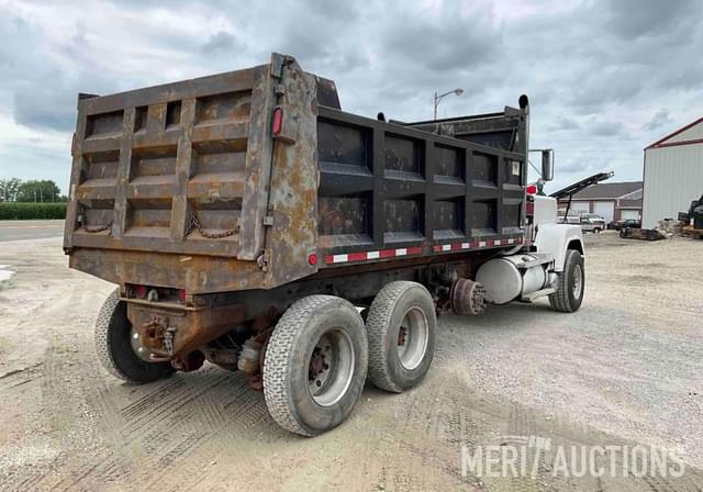 Image of Mack Super Liner equipment image 4