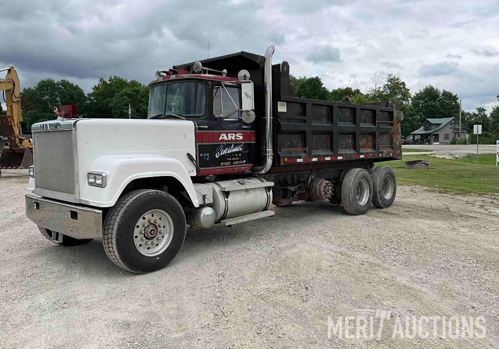 Image of Mack Super Liner Primary image